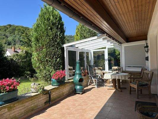 (teil-) überdachter Terrassenbereich