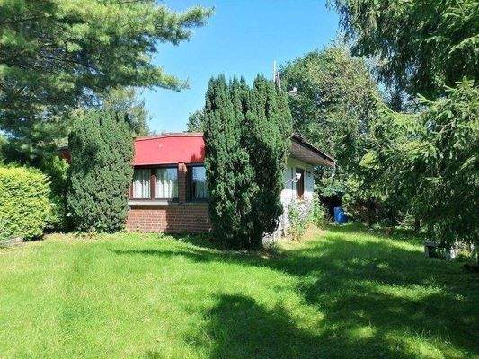 gewachsenes Grundstück mit Bungalow