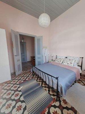 Kreta, Kalyves: Elegante neoklassizistische Villa am Meer zu verkaufen