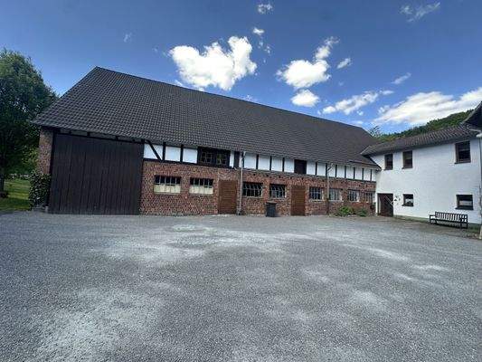 Stallgebäude Bild 1