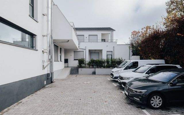 Kfz-Stellplatz vor dem Haus