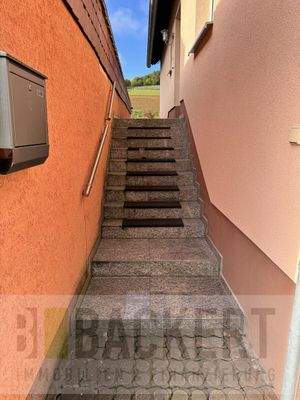 Treppenaufgang zur Haustüre