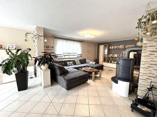 Der großzügige und licht- ...