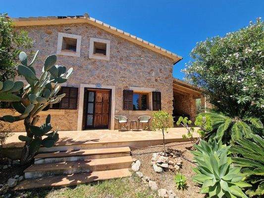 Eingang/ überdachte Garage