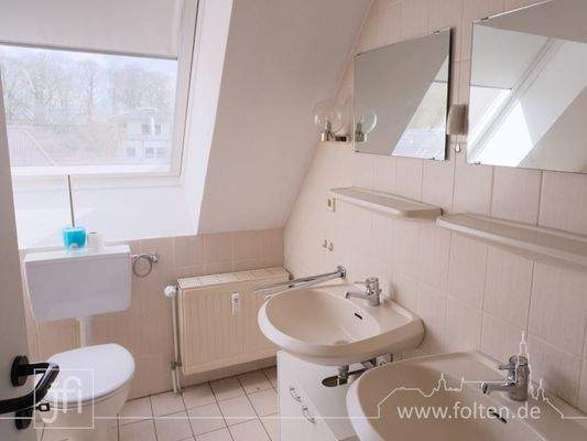 Tageslichtbad mit Doppelwaschbecken