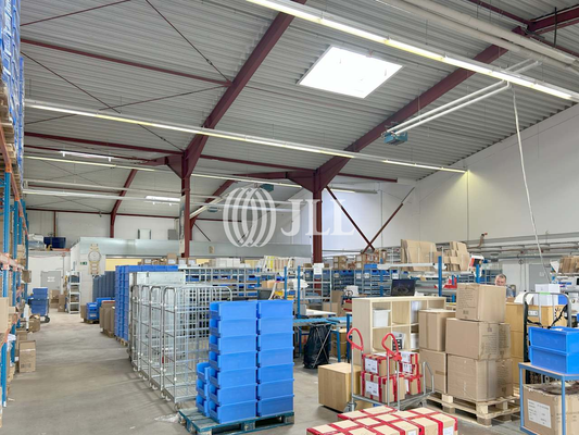 Innenansicht Halle - JLL