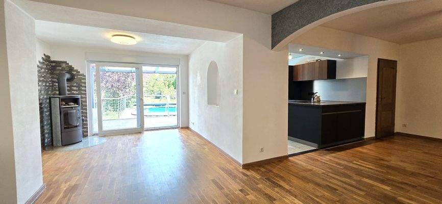 EG Wohnzimmer mit Blick zur Terrasse
