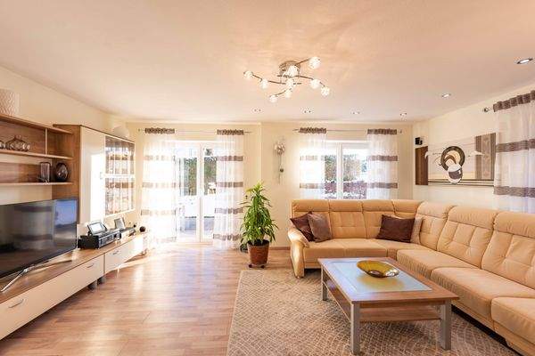 Wohnzimmer, Zugang Terrasse (B) 