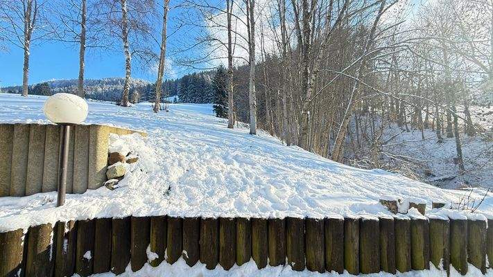 Ruhig am Fuße des Berges gelegen 