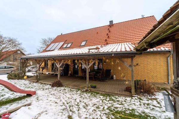 Hausansicht Rückseite mit Terrassen