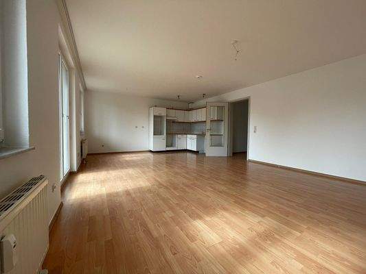 Wohnzimmer mit Küche.jpg