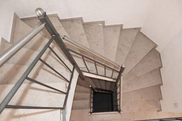 V014-2025_Treppenhaus