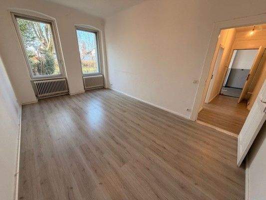 Leeres Wohnzimmer mit Flur