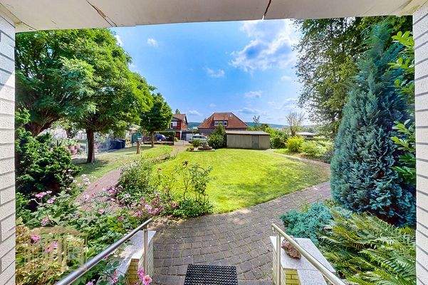 Blick in den Vorgarten