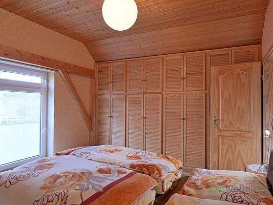 Wand-Einbauschränke