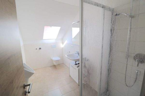 Bad 1 - Helles Duschbad