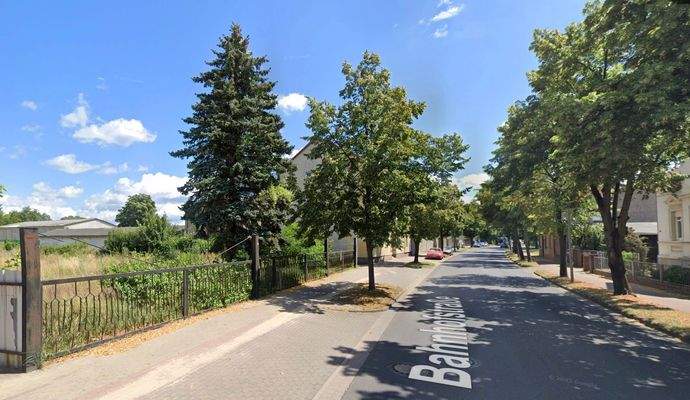 Frontansicht zur Straße zum Baugrundstück