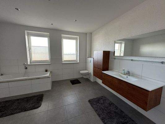 Badezimmer OG-Wohnung