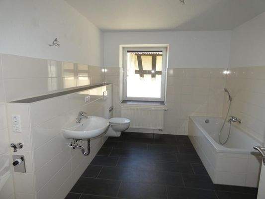 Haus 1: OG links Bad