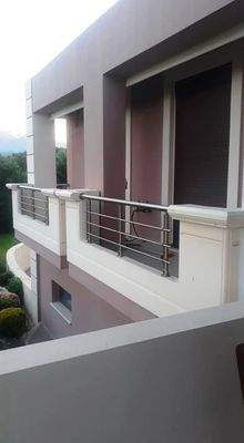 Kreta, Kalyves: Einstöckige Villa mit freiem Bergblick zu verkaufen