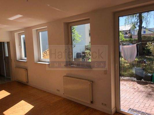 Wohnzimmer mit Blick nach draußen