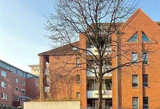 Hausansicht vorne mit TG-Einfahrt