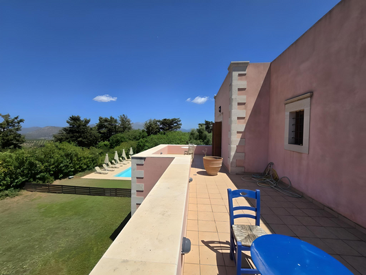 Traditionelle Steinvilla bei Plevriana auf Kreta m