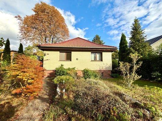 Einfamilienhaus mit großem Garten