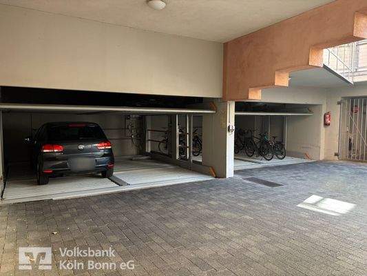 Innenhof mit Stellplatz