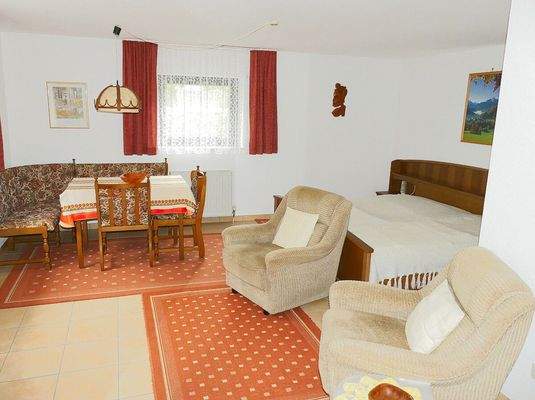 Essen/Wohnen/Schlafen Appartement 1 DG