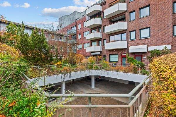 Tiefgarage und Gebäuderückansicht