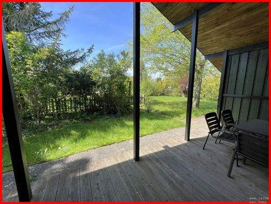 Überdachte Westterrasse