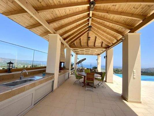 Luxusvilla zum Verkauf in Tsivaras mit Meerblick