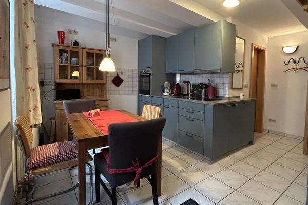 Esszimmer und Küche