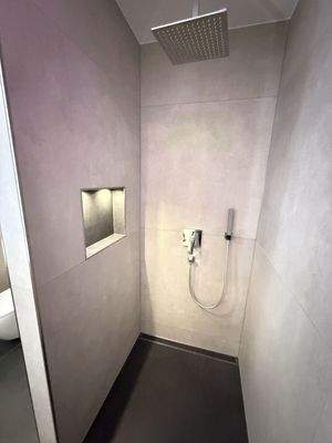 Gäste-WC mit Dusche