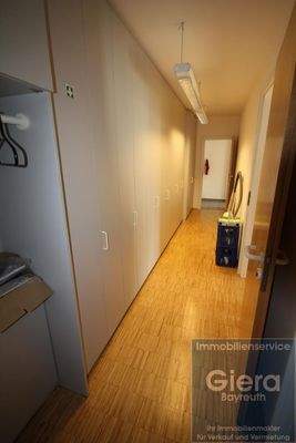 Flur und Abstellraum UG