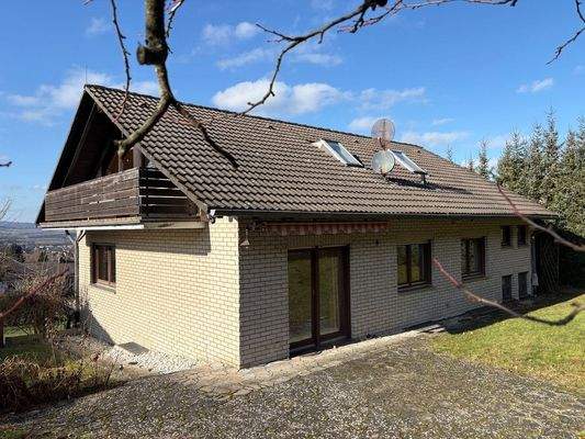 Rück- und Seitenansicht mit Terrasse