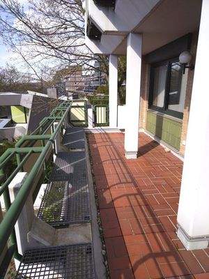 Loggia, teilüberdacht