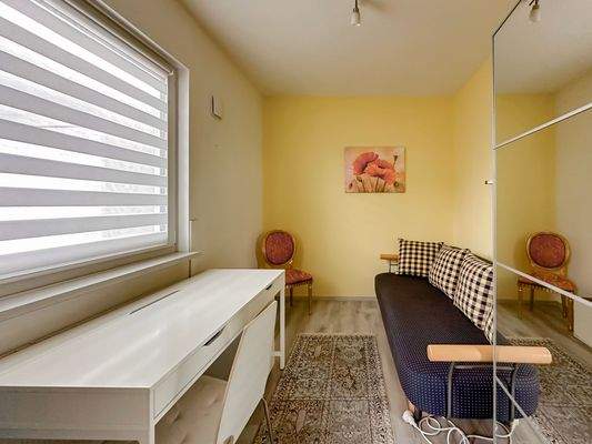 Helles Arbeitszimmer