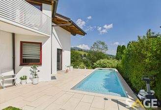 Terrasse mit beheiztem Pool