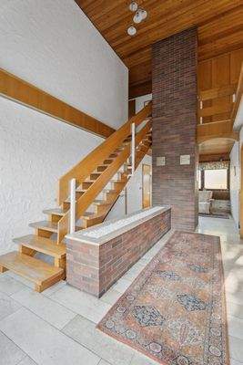 Eingangsbereich mit hohen Decken