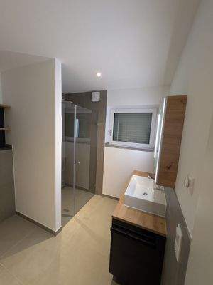 Bad + Schreinereinbauten 