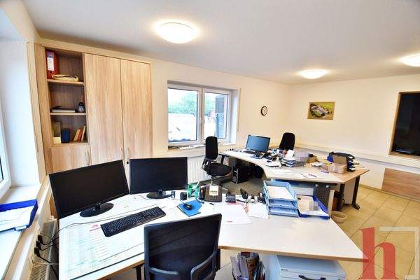 Modernes Büro mit Ausstattung