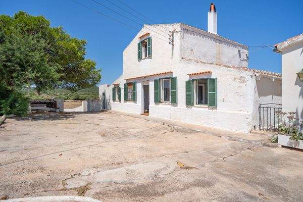 Sehr schönes ländliches Anwesen von 42 ha mit verschiedenen Gebäuden mit freiem Blick 7 km von Mahón Menorca entfernt