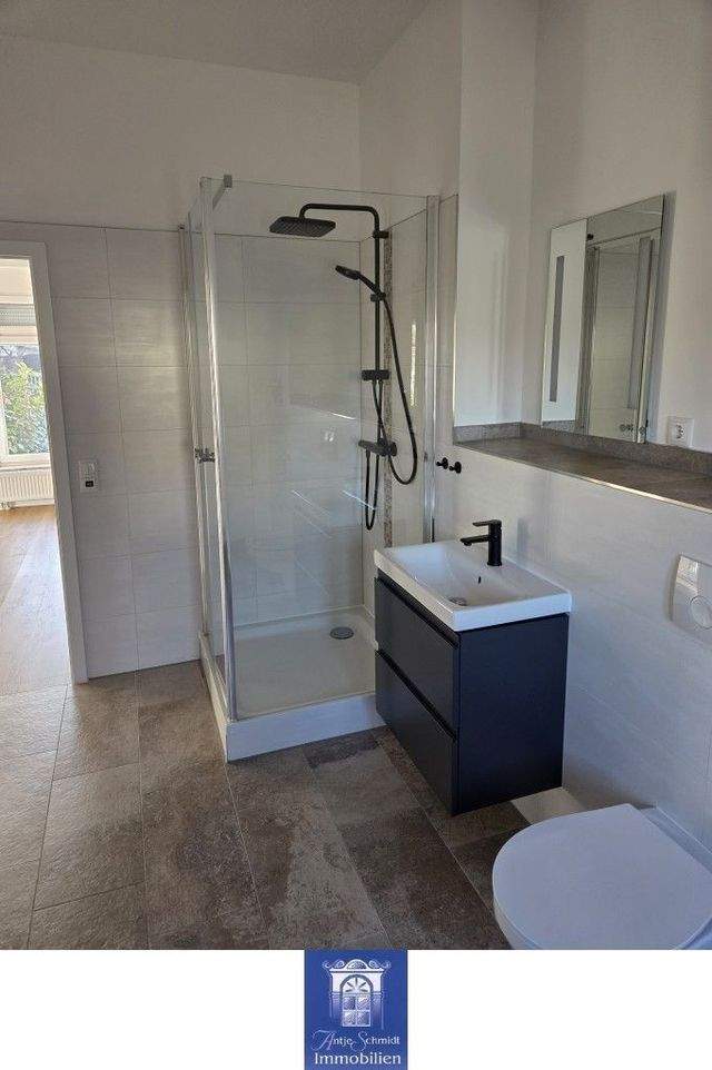 Ein Lieblingsplatz mit Terrasse für die ganze Familie! Einbauküche und Pkw-Stellplatz! - Photo 4