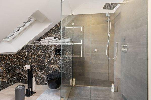 ... mit ebenerdigem Einstieg