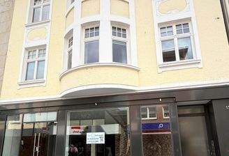 Vordere Fassade der stilvollen Immobilie 