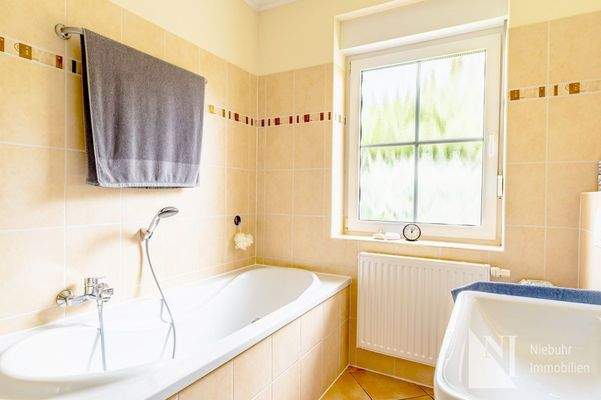 Tageslicht-Vollbad mit Dusche 