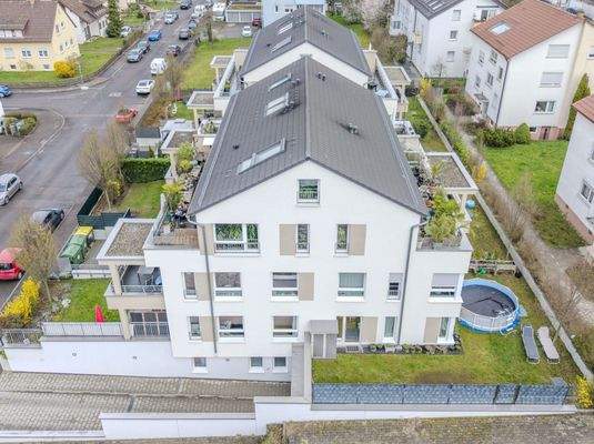 Westansicht mit 2 Gärten