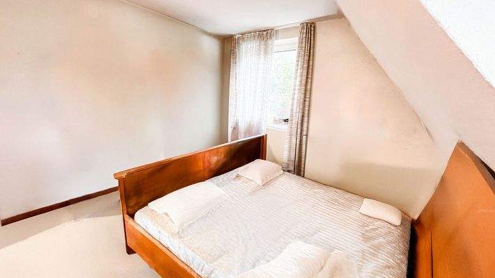 Schlafzimmer_KI-freigeräumt